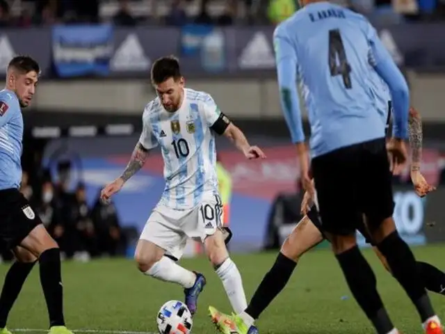 Uruguay da la sorpresa al vencer 2-0 a Argentina en La Bombonera
