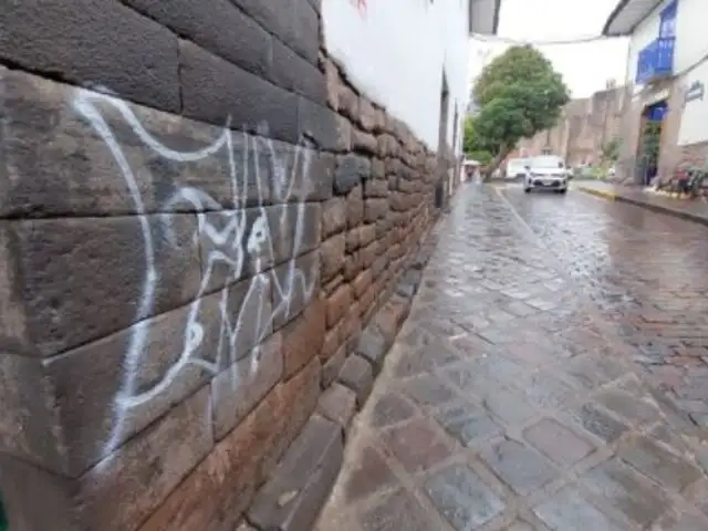 Centro histórico de Cusco: dañan con pintas con aerosol portada de casona