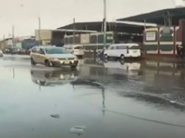 Aniego en Cercado de Lima y El Agustino: rotura de tubería inunda av. Riva Agüero y Nicolás Ayllón