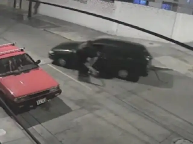 Se llevan auto a empujones: delincuente se roba carro en Pueblo Libre