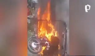Iquitos: queman mototaxi de delincuentes que utilizaban a niños con habilidades especiales para robar
