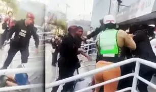 Miraflores Jaladores se pelean por clientes frente a policías