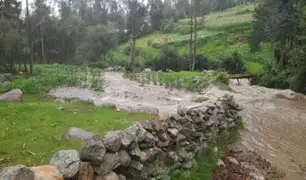 Desborde de ríos tras intensas lluvias dañan vivienda, cultivos y puente peatonal en Áncash