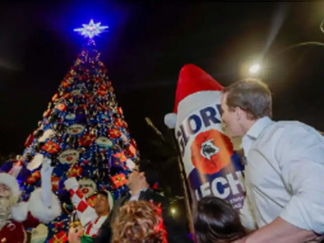 Árbol de navidad más grande de Lima fue iluminado en el distrito de Magdalena