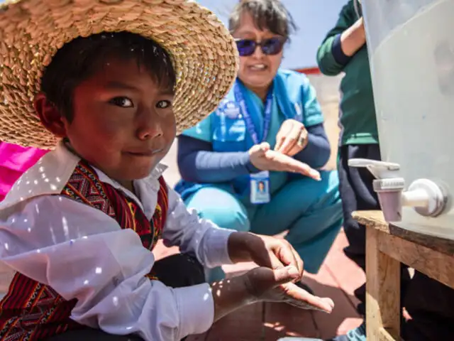 ¡Lucha contra la anemia en Los Uros! Realizan campaña para niños de comunidades del Lago Titicaca
