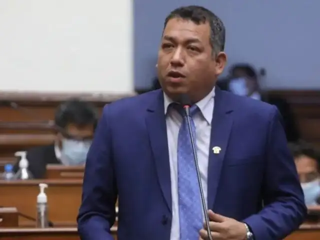 Darwin Espinoza revela que Dina Boluarte advirtió sobre allanamientos a parlamentarios