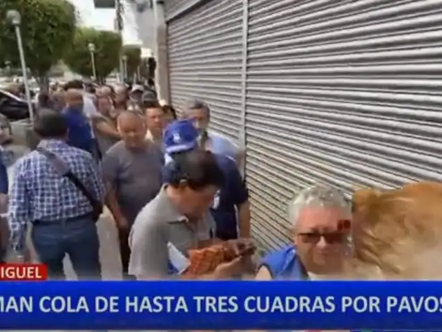 Largas colas en San Miguel para canjear vales de pavo y celebrar la Navidad en familia