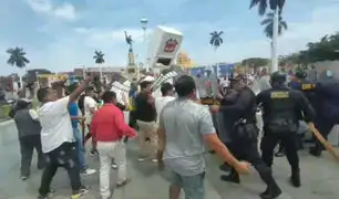 Trujillo: enfrentamientos tras retiro de tachos de basura y adornos de la Plaza de Armas