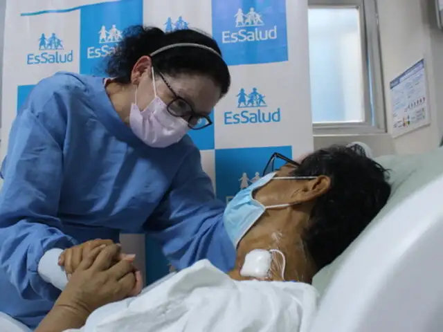 Médicos del hospital Sabogal salvan la vida de abuelito tras sufrir infarto
