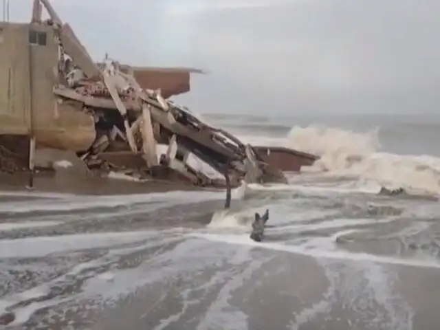 Tumbes: fuerte oleaje provoca cierre de playa y daña 30 viviendas en Zorritos