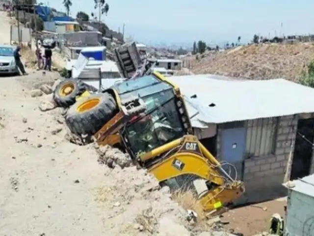 Arequipa: Maquinaria pesada destroza vivienda en el distrito de Cayma