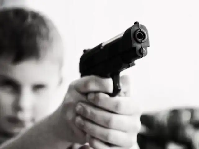 Estados Unidos: niño defiende a su madre y hermana asesinando a su padre agresor