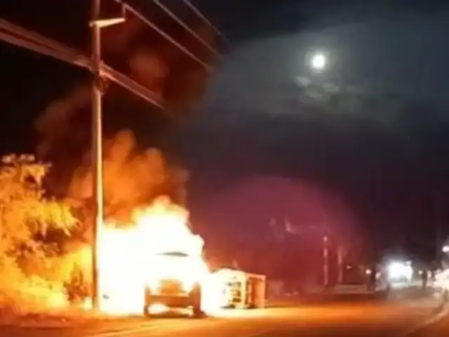 Piura: equipo de fútbol salva de morir al incendiarse vehículo