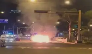 Taxi se incendia en San Borja: Chofer y pasajeros escapan a tiempo y salvan de morir