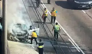 Miraflores: vehículo se incendia en Vía Expresa a metros de la estación Ricardo Palma