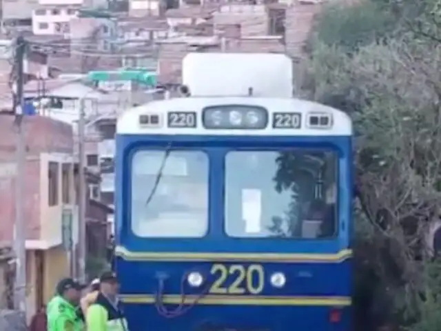 Cantante muere tras ser atropellado por tren en Cusco