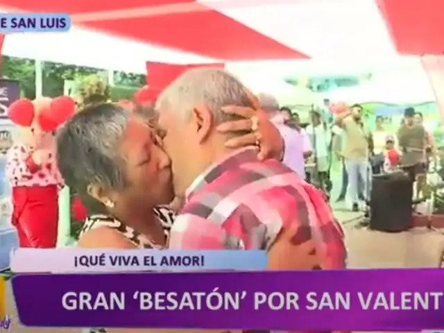 San Luis: parejas celebran 'Besatón' por el Día de San Valentín