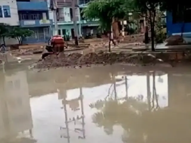 Calles y pistas de Tumbes inundadas: se registran lluvias y relámpagos por más de 10 horas