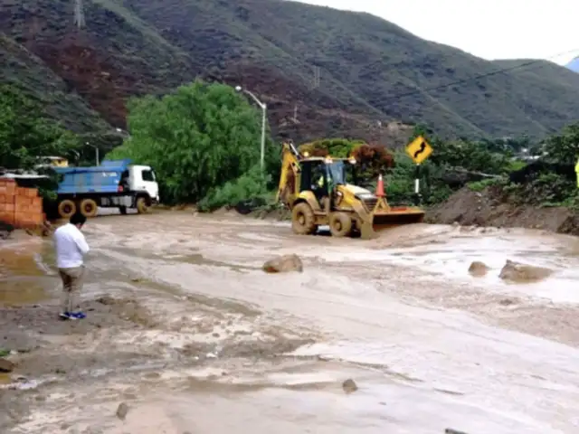 Declaran estado de emergencia en 100 distritos de 17 regiones por fuertes lluvias