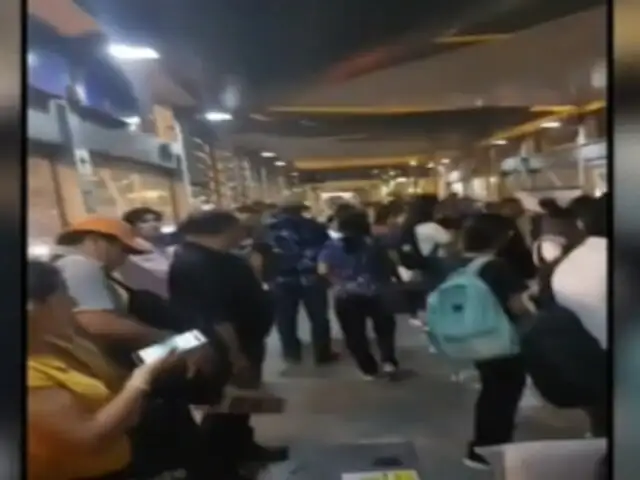 Caos y desorden en el Metropolitano: usuarios reportaron demora de buses en estación Quilca