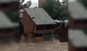 Impactantes imágenes: vivienda colapsa y cae a río Cunas en Huancayo