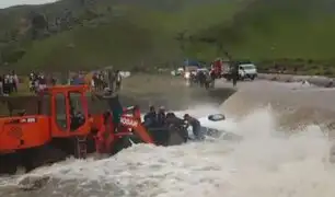 Ayacucho: cuatro maestros salvan de morir luego que vehículo fuera arrastrado por caudaloso río