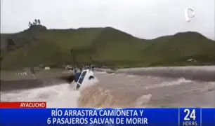 Ayacucho: caudal de rio arrastra camioneta, pero ocupantes se salvan de milagro