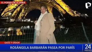 Rosangella Barbarán posa frente a la Torre Eiffel en su viaje por París