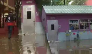 Colegio se inunda con agua de desagüe en Arequipa