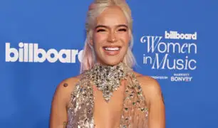 Karol G es condecorada como la mujer del año en los premios Billboard