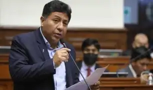 Congresista Raúl Doroteo es acusado de recortar el 50% del sueldo a su trabajadora