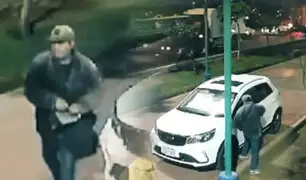 Delincuente roba espejos de vehículos estacionados en SMP
