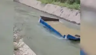 Chiclayo: volquete fue arrastrado varios kilómetros tras caer a canal