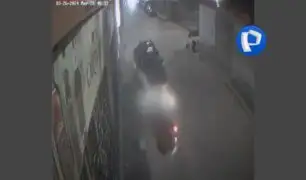 Cámara capta violento choque entre una camioneta y un motociclista en Huánuco