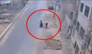 Asesinan a motociclista en VES: víctima malherido manejó su unidad hasta que impactó con otra moto