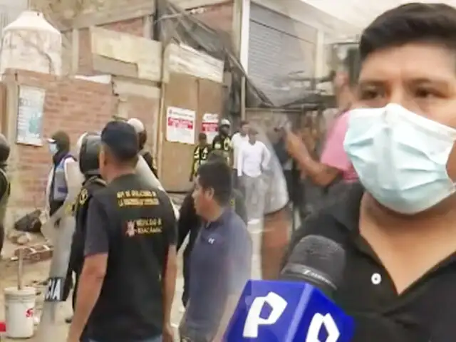 Comerciantes del “Mercado 2000” de Manchay se enfrentan a policías para evitar desalojo en Pachacámac