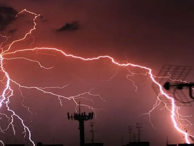 Expertos advierten sobre el riesgo de usar celulares durante tormentas eléctricas