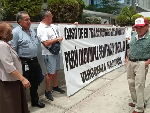 Extrabajadores del Congreso exigen indemnización por despidos arbitrarios durante el gobierno de Fujimori
