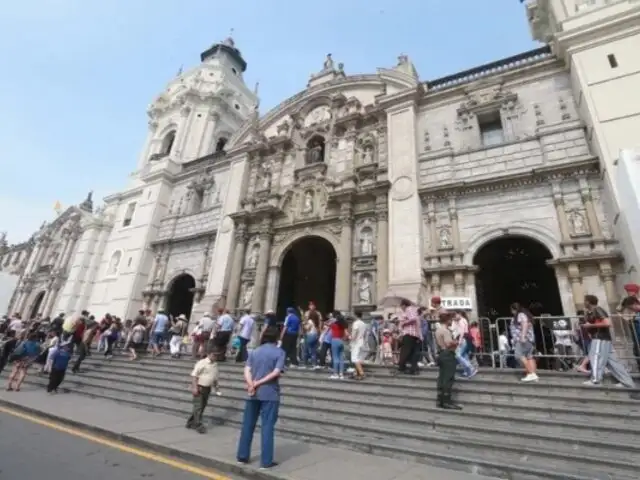 Catedral de Lima: denuncian que no permitían el ingreso a personas con pantalón corto