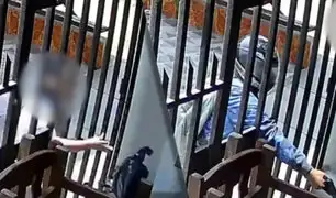 ¡Se salvó por poco!: Mujer lanza su morral a una vivienda para no ser asaltada por delincuente armado