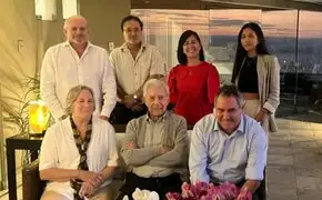 Miembros del partido ‘Libertad Popular’ visitan a Mario Vargas Llosa por su cumpleaños