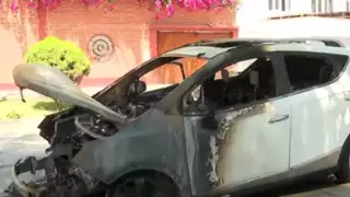 Pueblo Libre: presuntos extorsionadores incendian auto estacionado