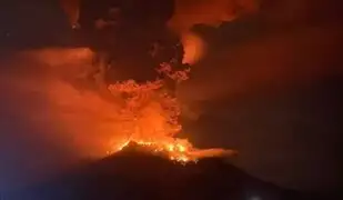 Indecencia: evacuan a cientos de personas tras erupción de volcán Ruang