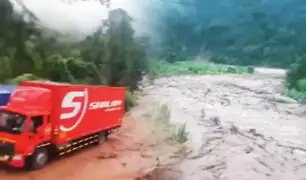 Desborde del río San Pedro inunda carretera en Chanchamayo