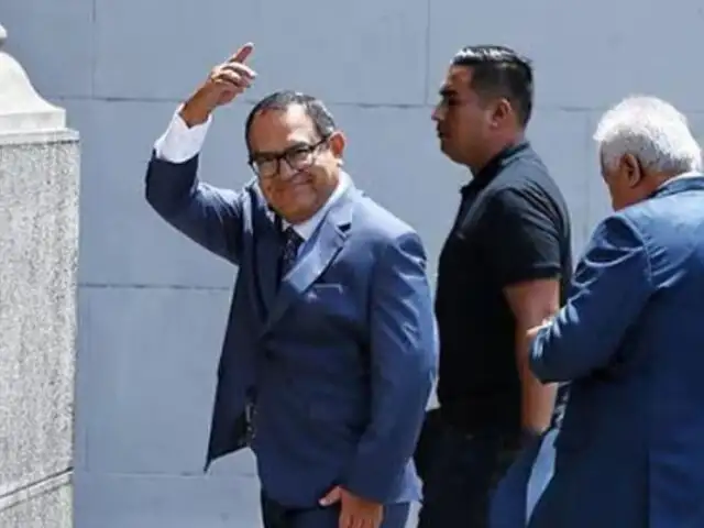 Expremier Alberto Otárola llegó a Palacio de Gobierno para reunirse con la presidente Boluarte