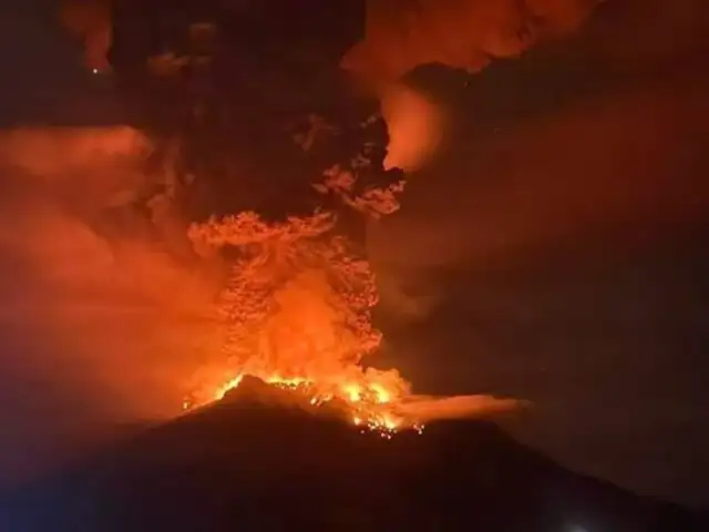 Indecencia: evacuan a cientos de personas tras erupción de volcán Ruang