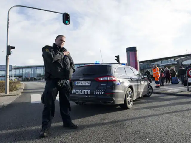 Alarma en Dinamarca: evacuan aeropuerto y detienen a sujeto tras amenaza de bomba