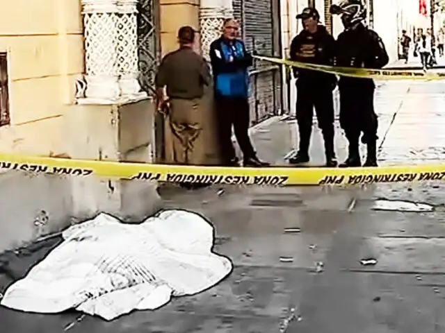 Mujer rompe ventanas de la Fiscalía y muere desangrada en el Cercado de Lima