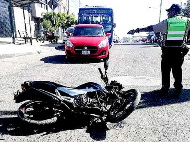 SJL: policía en retiro atropella a motociclista dedicado al delivery