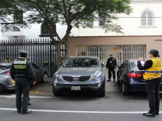 San Isidro: conductores estacionan sus vehículos en zonas rígidas perjudicando a los vecinos